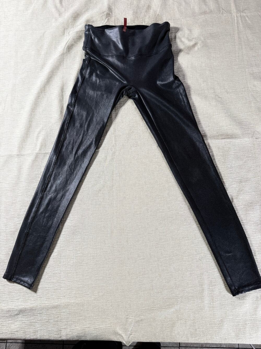 SPANX Faux Leather Leggings Womens S Petite Black Pebble Textured High Rise